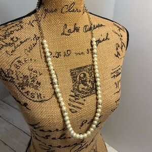 Banana Republic Pearl Crystal Gold tone Necklace 16”